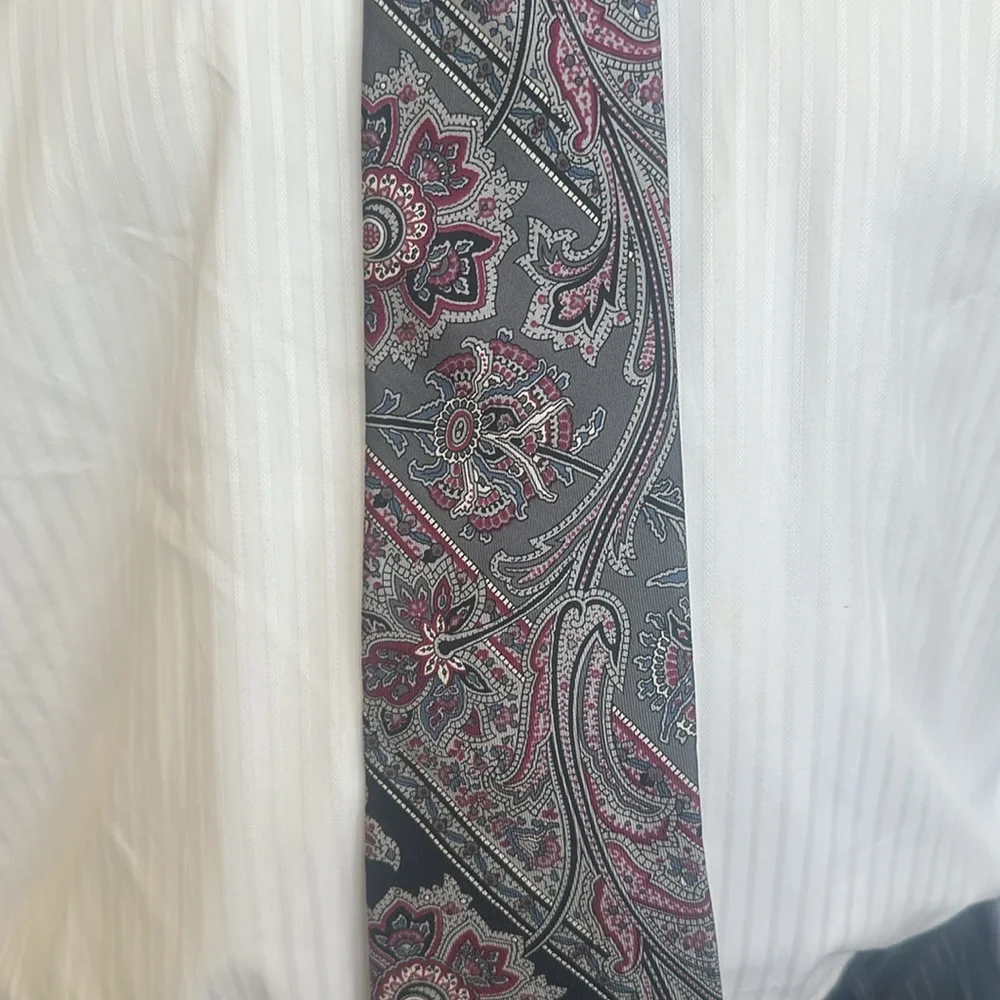 Christian Dior Vintage Gray Botanical Paisley Print 100% Silk Neck Tie